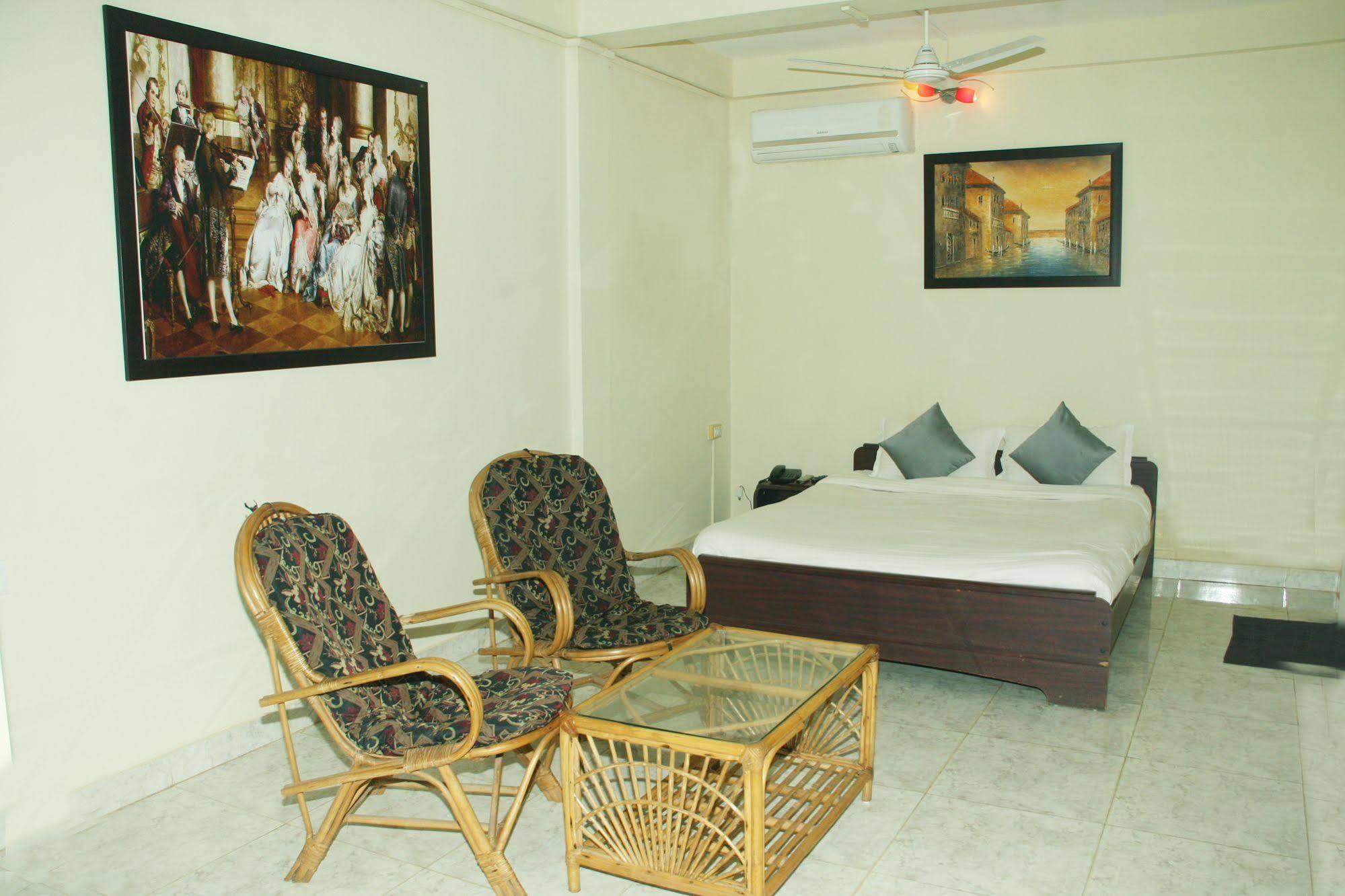 La Vaiencia Beach Resort, Morjim Εξωτερικό φωτογραφία